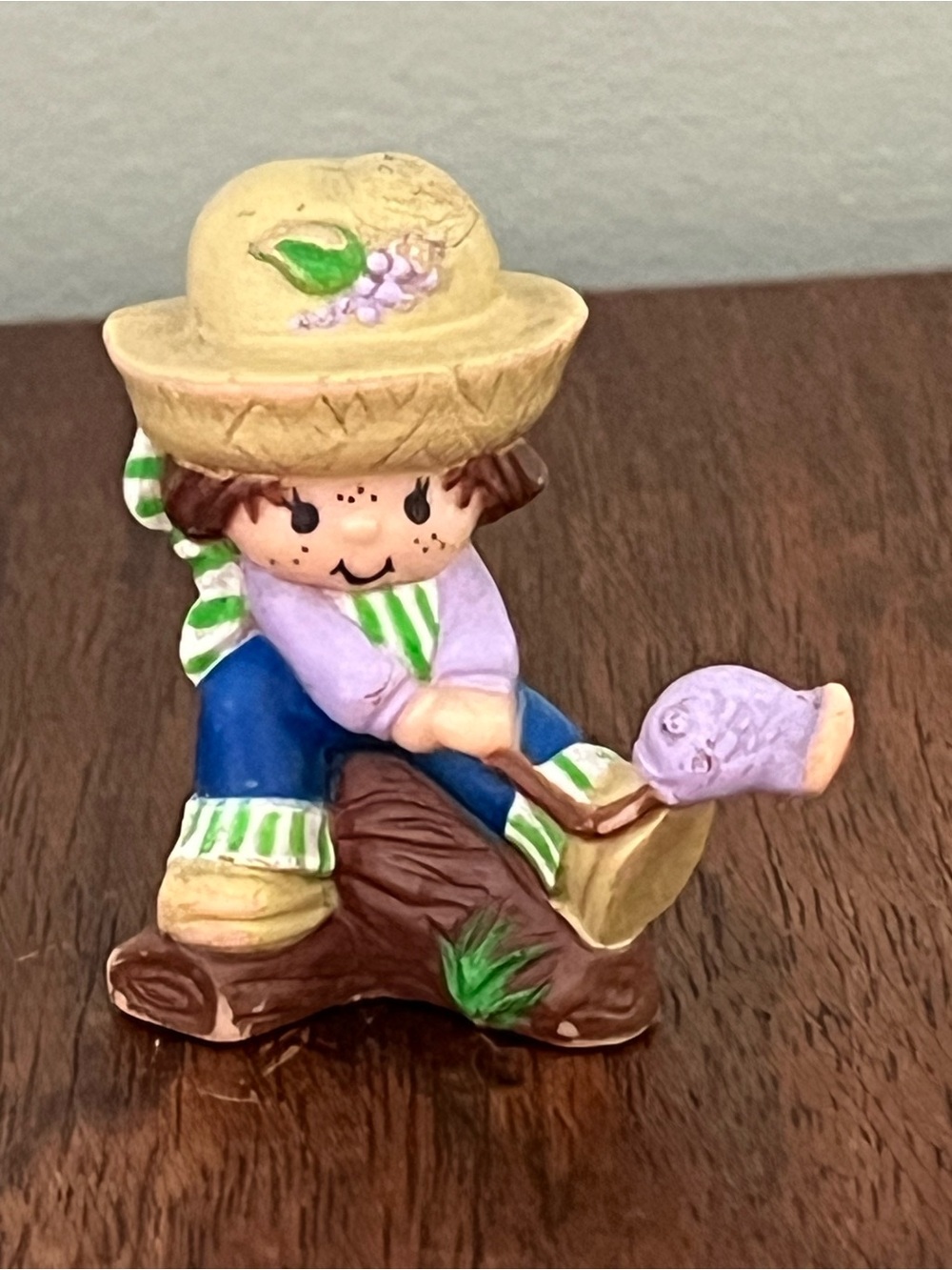 Vintage Strawberry Shortcake Mini PVC Figure 1982 Huckleberry Pie fishing Kenner